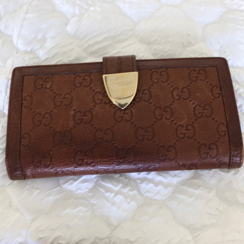 Gucci leather purse